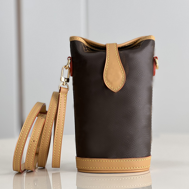 10 A designer bag women bag The handle bag is made of canvas and cow leather with detachable and adjustable straps for a variety of carrying methods LV074
10 A designer bag women bag The handle bag is made of canvas and cow leather with detachable and adjustable straps for a variety of carrying methods LV074