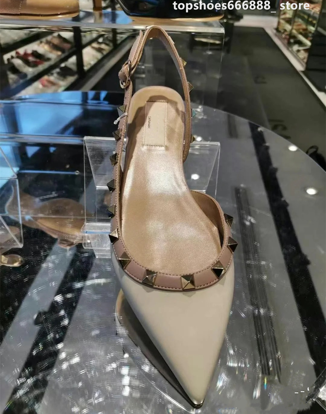 Star Style Luxury Brand Sandal Shoes For Women 2023 Comfortable Casual Outdoor Popular Patent Leather designer Rivet Flat Pointed Toe Women Shoe tino ff slippers, R1 high quality
Star Style Luxury Brand Sandal Shoes For Women 2023 Comfortable Casual Outdoor Popular Patent Leather designer Rivet Flat Pointed Toe Women Shoe tino ff slippers, R1 high quality