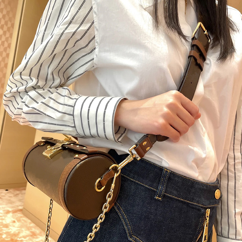 10 A designer bag women bag The duffel bag was transformed into a semi-rigid baguette bag. Latches, trunk trims and rivets LV072
10 A designer bag women bag The duffel bag was transformed into a semi-rigid baguette bag. Latches, trunk trims and rivets LV072