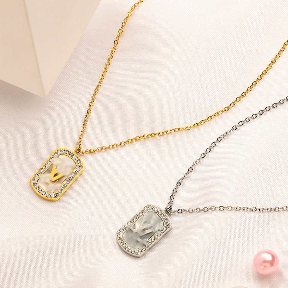 Luxury Design Necklace 18K Gold Plated Brand Stainless Steel Necklaces Choker Chain Crystal Letter Pendant Womens Wedding Jewelry Accessories Love Gifts MM1951
Luxury Design Necklace 18K Gold Plated Brand Stainless Steel Necklaces Choker Chain Crystal Letter Pendant Womens Wedding Jewelry Accessories Love Gifts MM1951