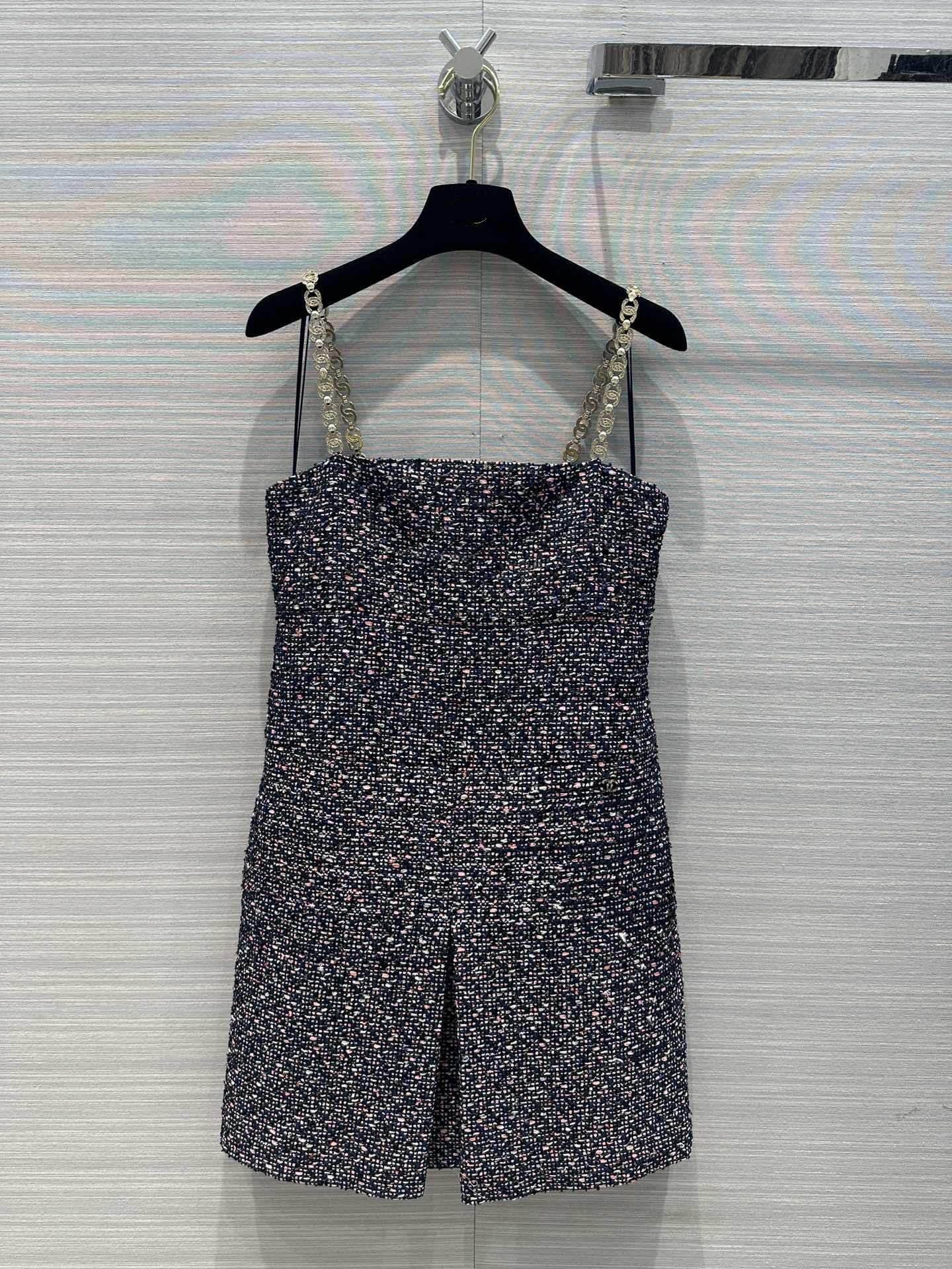 Milan Runway dresses 2023 New Autumn Spaghetti Strap Women' Designer Sundress Brand Same Style Dress 0504-2, Picture color
Milan Runway dresses 2023 New Autumn Spaghetti Strap Women' Designer Sundress Brand Same Style Dress 0504-2, Picture color