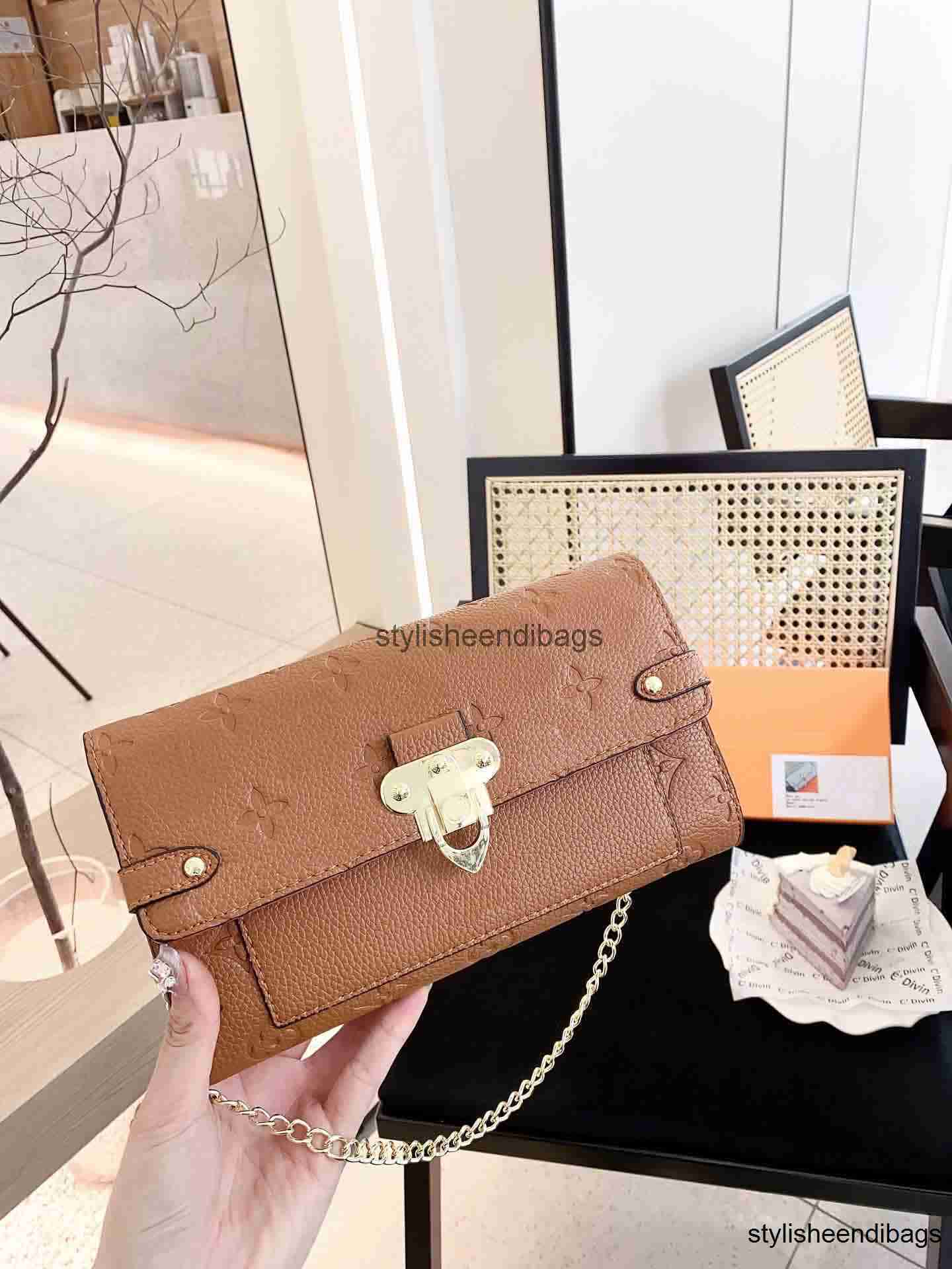 Shoulder Bags Women Luxury Shoulder VAVIN Handbag Designer Chain Bags Genuine Embossing leather Crossbody Bag M67839 Top-level Replication Flap Bag 23CM, Red
Shoulder Bags Women Luxury Shoulder VAVIN Handbag Designer Chain Bags Genuine Embossing leather Crossbody Bag M67839 Top-level Replication Flap Bag 23CM, Red
