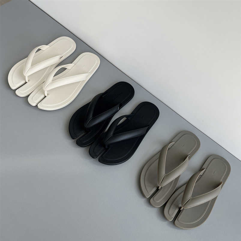 2023 fashion designer slipper flip flops tabi slides rubber thong sandals women men moccasin shoes summer all season hotels beach pool shower slider Unisex size 35-44, Mm4103
2023 fashion designer slipper flip flops tabi slides rubber thong sandals women men moccasin shoes summer all season hotels beach pool shower slider Unisex size 35-44, Mm4103