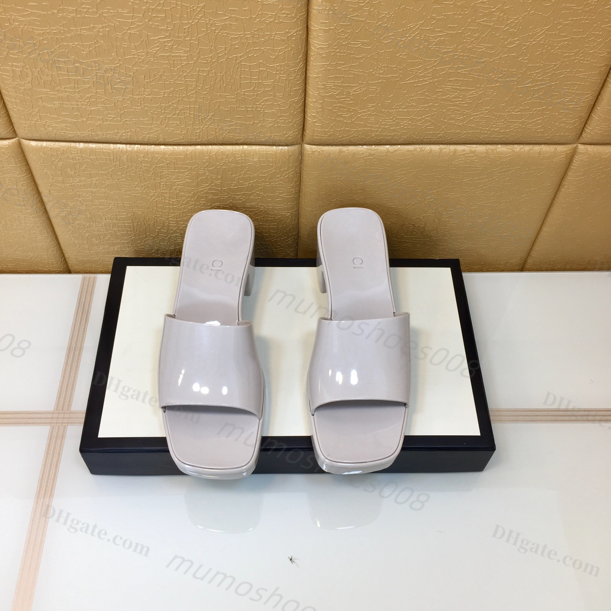 2023 Designer Women Sandals High Heels Rubber Slides Sandals Platform Slippers Chunky 2.4"heel height Shoes Embossed letters Summer Beach flip flops With Box, Red
2023 Designer Women Sandals High Heels Rubber Slides Sandals Platform Slippers Chunky 2.4"heel height Shoes Embossed letters Summer Beach flip flops With Box, Red