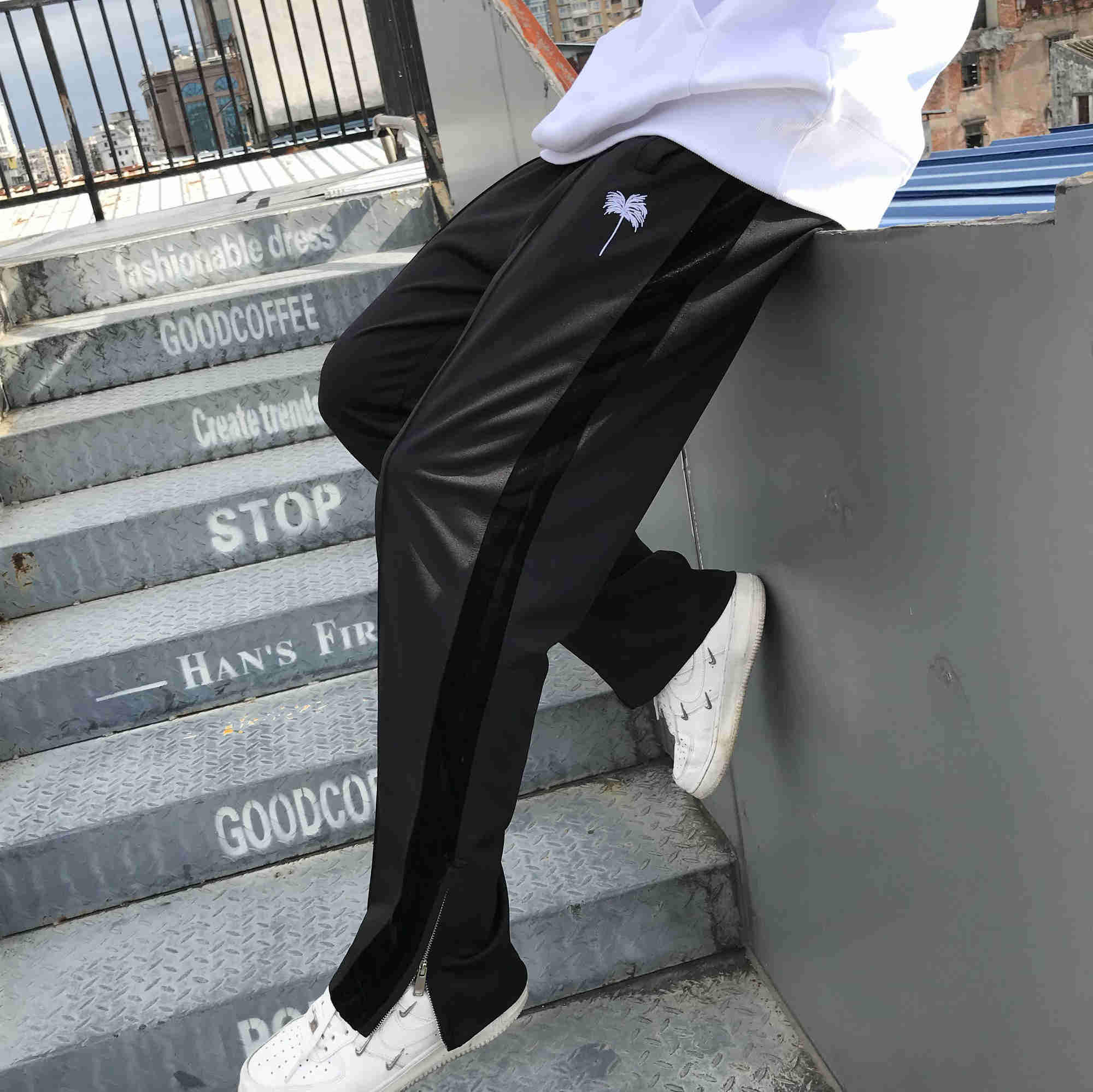 Designer Clothing PA Tracksuits Fashion Pant Palmes Angels Coconut Embroidered Side Zipper Black Velvet Stitching Mens Womens Casual Sweatpants Sportswear For sa
Designer Clothing PA Tracksuits Fashion Pant Palmes Angels Coconut Embroidered Side Zipper Black Velvet Stitching Mens Womens Casual Sweatpants Sportswear For sa