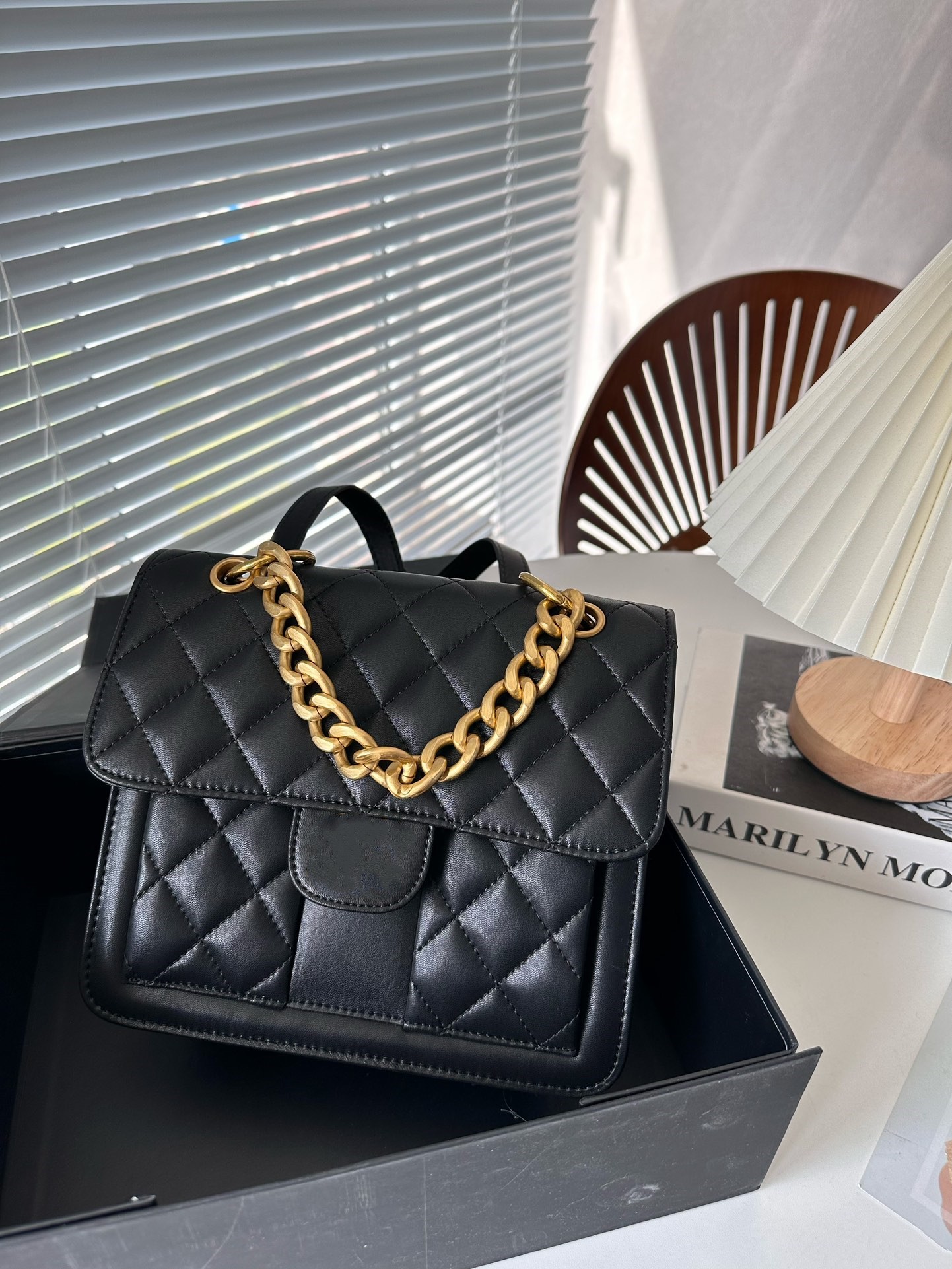 Luxury classic small Backpack brand Retro Designer Bag Thick Chain Square Ringer Handbag Fashion Wasson Travel Bag Women's handbag, Customize
Luxury classic small Backpack brand Retro Designer Bag Thick Chain Square Ringer Handbag Fashion Wasson Travel Bag Women's handbag, Customize