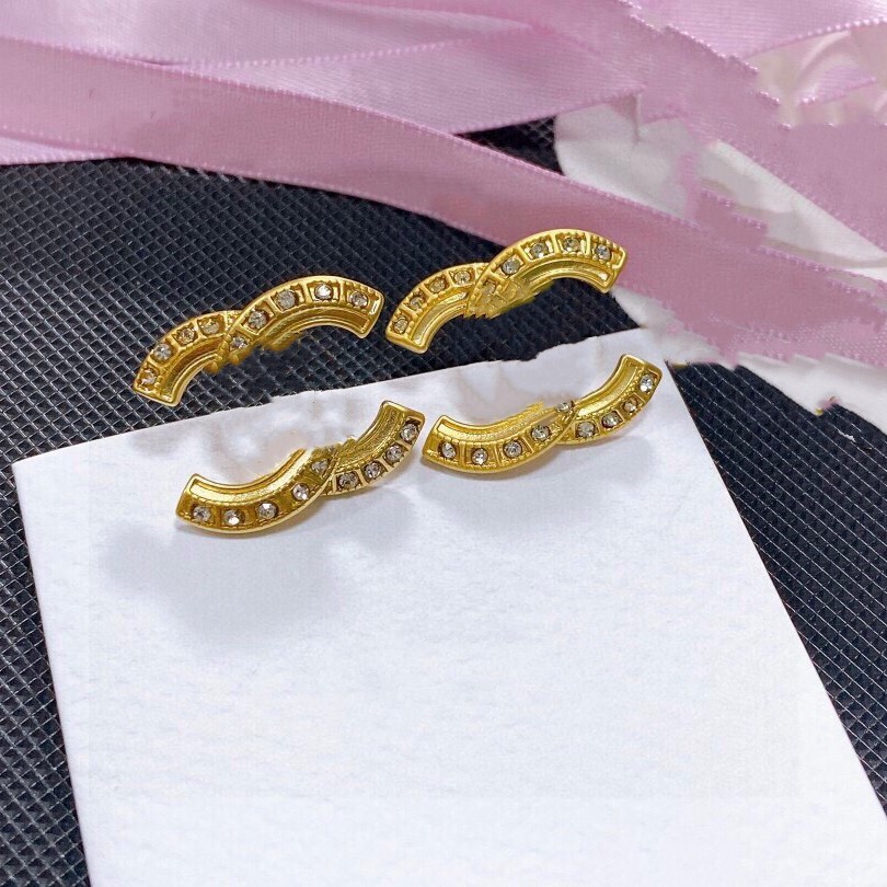 2023 Mixed Simple Luxury Brand Designers Letter ccity Stud Geometric Famous channel Round Elegant temperament Earring Wedding Party Jewelry ax16d
2023 Mixed Simple Luxury Brand Designers Letter ccity Stud Geometric Famous channel Round Elegant temperament Earring Wedding Party Jewelry ax16d