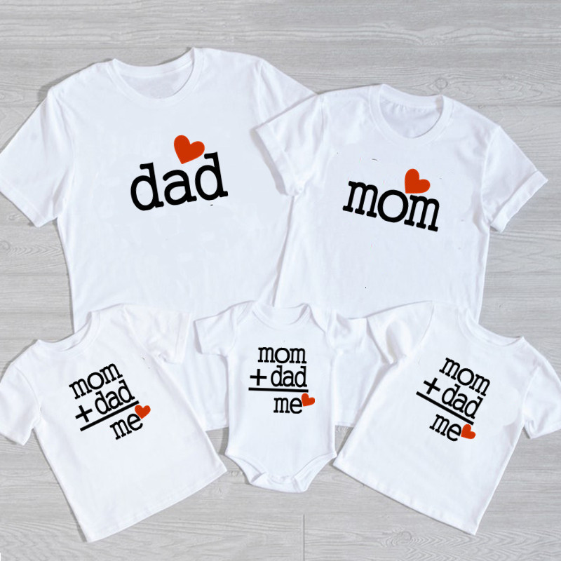 Family Matching Outfits Mom Dad Me Father Daughter Son Clothes Look Tshirt and Baby Kids 230504