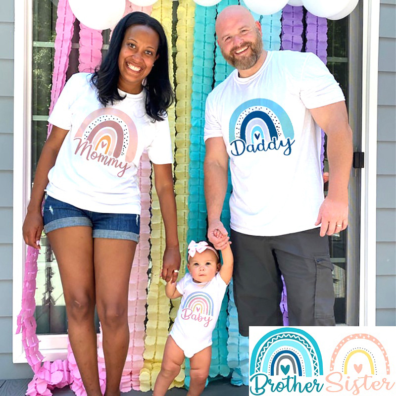 Family Matching Outfits Rainbow Outfit Dad Mom and Me Shirt Fashion Baby Bodysuits Brother Sisters Life Look 230504