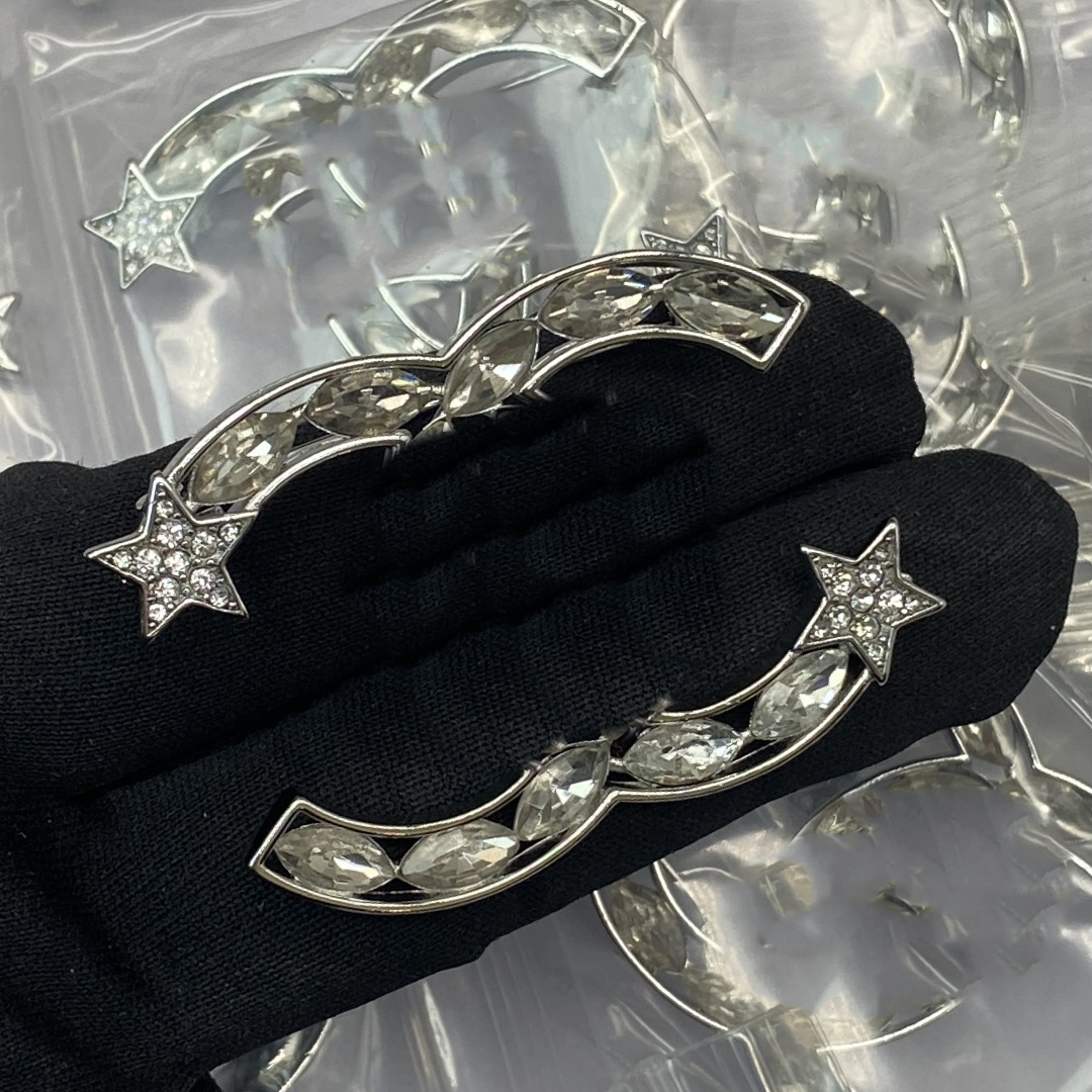 High Quality CCity Pins Brooches Various New Internet celebrity Women C Brooche Fashion Designer Pins Tassels Pearl crystal Woman Accessories For dinner Party 11