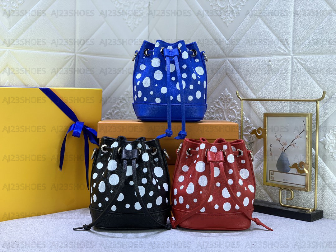 Yayoi Kusama Nano Noe Bucket Bags Dots Pattern Women's Leather Monograms Crossbody tote Designer Shoulder Bag M81985 M81266, 01
Yayoi Kusama Nano Noe Bucket Bags Dots Pattern Women's Leather Monograms Crossbody tote Designer Shoulder Bag M81985 M81266, 01