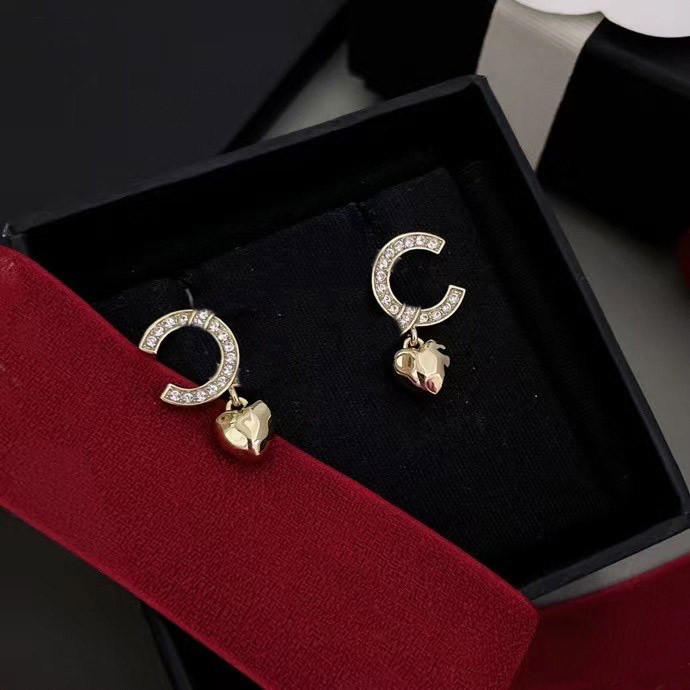 2023 Luxury quality Charm stud earring with diamond with diamond and heart shape have box stamp PS7923A
2023 Luxury quality Charm stud earring with diamond with diamond and heart shape have box stamp PS7923A
