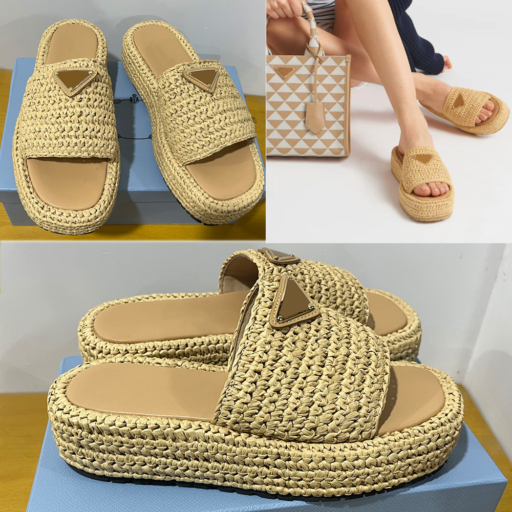 Raffian flatform sandals 1XZ761 Color Natural A sleek sophisticated texture of woven raffian gives of these sandals with flatform sole Enameled metal triangle
Raffian flatform sandals 1XZ761 Color Natural A sleek sophisticated texture of woven raffian gives of these sandals with flatform sole Enameled metal triangle