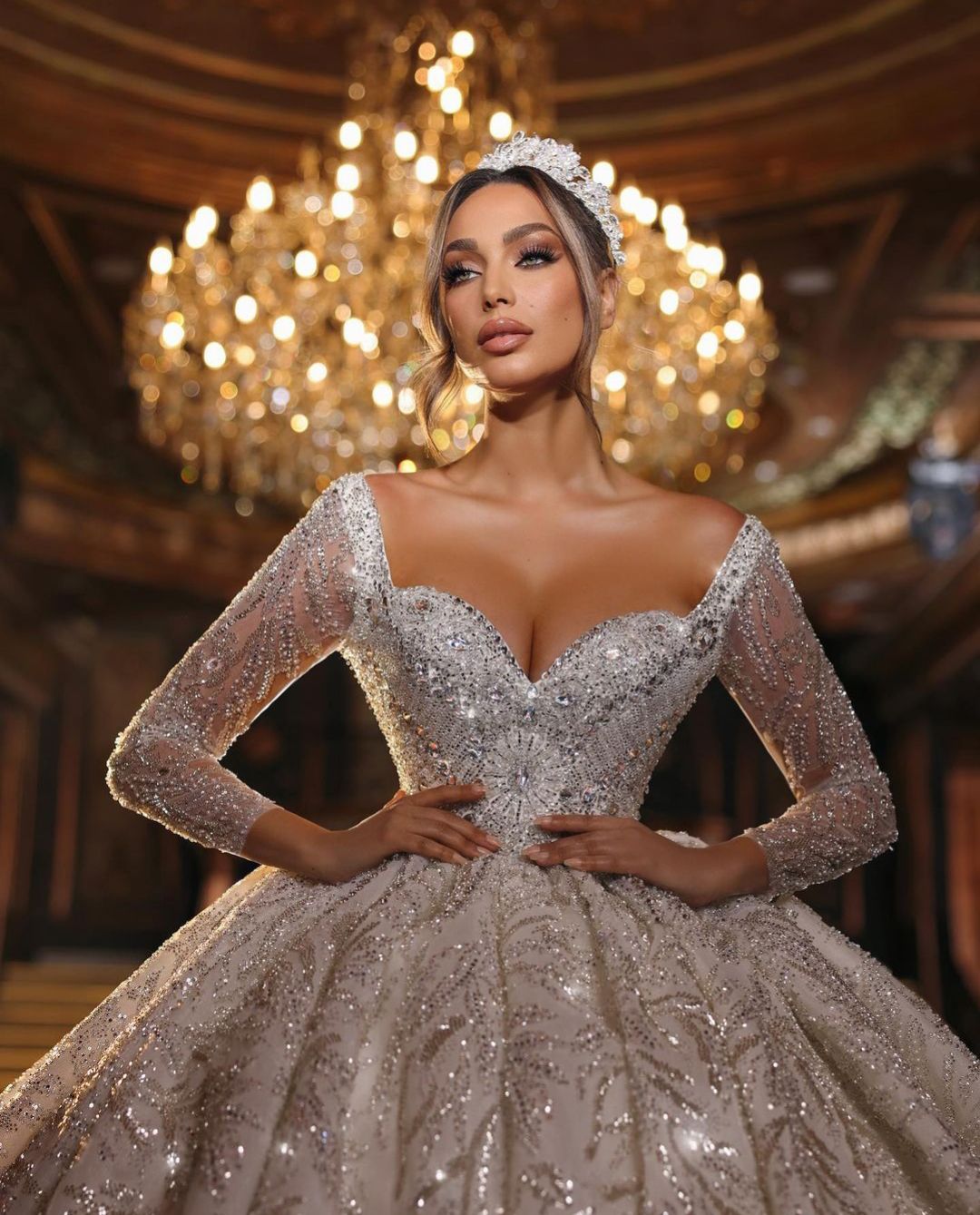 Luxury Ball Gown Wedding Dresses Long Sleeves V Neck Sequins Applique 3D Lace Ruffles Bridal Gowns Beads Zipper Formal Dress Plus Size Custom Made Ves