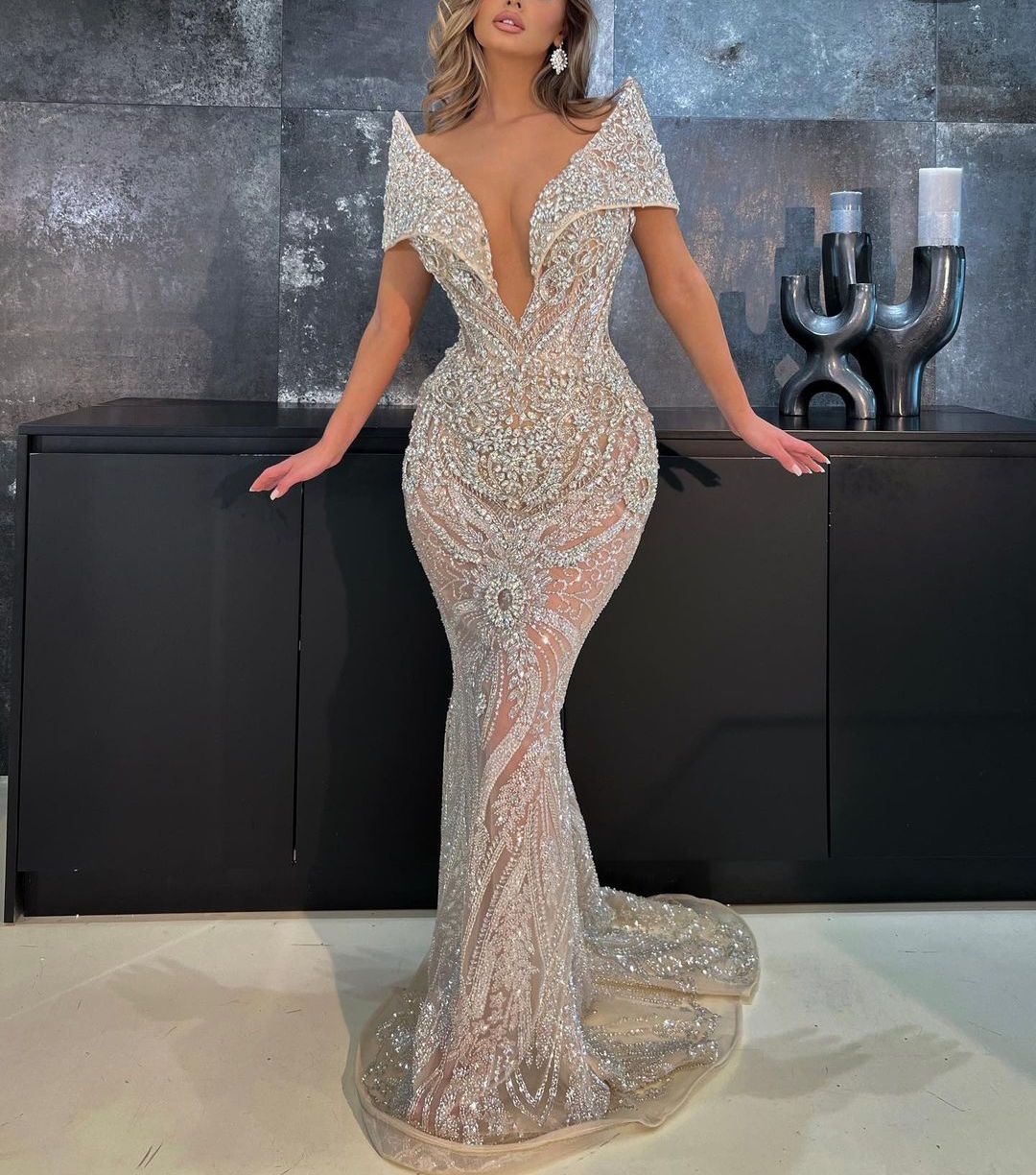 Sexy Mermaid Evening Dresses Sleeveless V Neck Appliques Sequins Floor Length 3D Lace Hollow Diamonds Beaded Train Prom Dress Formal Gown Plus Size Go