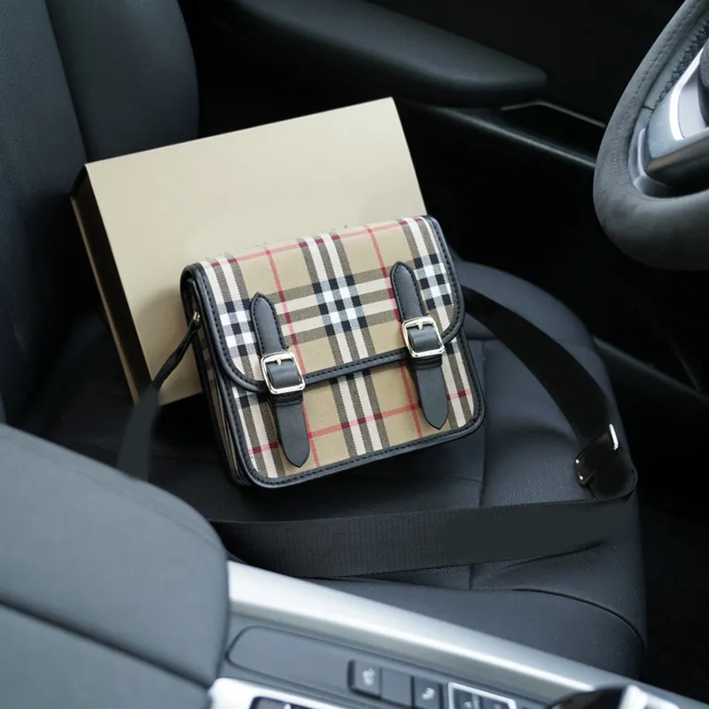 2023 new fashion Luxury designer cross body bag men Fashion Womens shoulder bags Mens chest Bag Classic Crossbag Shoulders Backpack For Women With Box
2023 new fashion Luxury designer cross body bag men Fashion Womens shoulder bags Mens chest Bag Classic Crossbag Shoulders Backpack For Women With Box