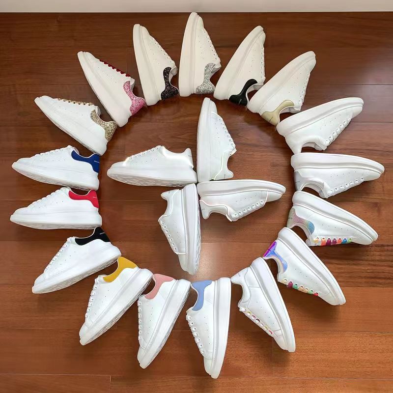 Designer Woman shoe Leather Lace Up Men Fashion Platform brief Oversized Sneakers White Black mens womens Luxury velvet suede Casual Shoes Chaussurespopular 35-45, Customize
Designer Woman shoe Leather Lace Up Men Fashion Platform brief Oversized Sneakers White Black mens womens Luxury velvet suede Casual Shoes Chaussurespopular 35-45, Customize