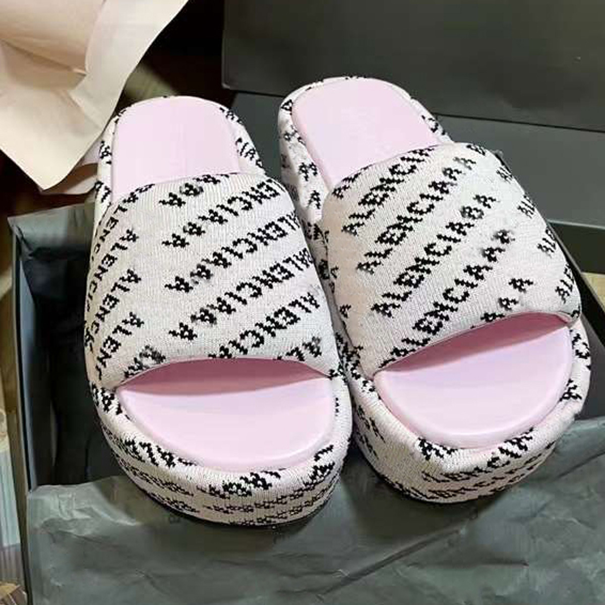Designer Slippers Women's Fashion Embroidered Canvas Designer Slippers Girls Canvas Covered Platform Sandals with Dust Bag Large, #5
Designer Slippers Women's Fashion Embroidered Canvas Designer Slippers Girls Canvas Covered Platform Sandals with Dust Bag Large, #5