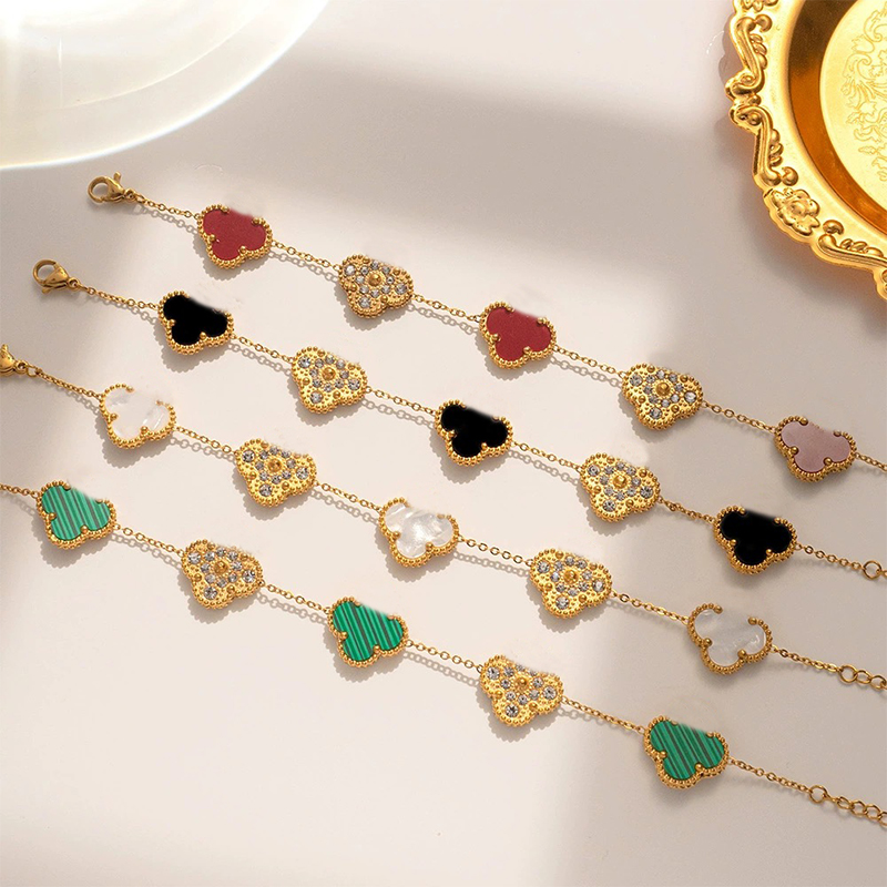 2023 Double Side bracelet Luxury Classic 4/Four Leaf Clover Charm Bracelets Designer Chain 18K Gold Shell for Girl Wedding Mother' Day Jewelry Women Gift
2023 Double Side bracelet Luxury Classic 4/Four Leaf Clover Charm Bracelets Designer Chain 18K Gold Shell for Girl Wedding Mother' Day Jewelry Women Gift