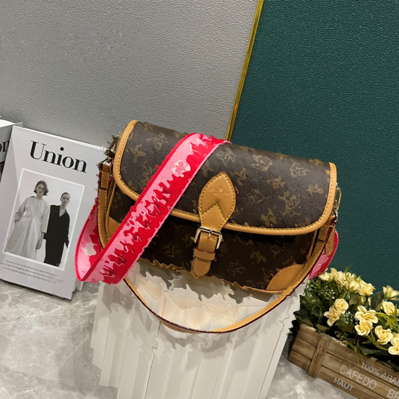 M46386 Diane Shoulder Bag Women Fashion Designers Empreinte Handbags Women's Leather crossbody Totes Jacquard Strap Shoulderstrap Removable Shoulder Bags
M46386 Diane Shoulder Bag Women Fashion Designers Empreinte Handbags Women's Leather crossbody Totes Jacquard Strap Shoulderstrap Removable Shoulder Bags