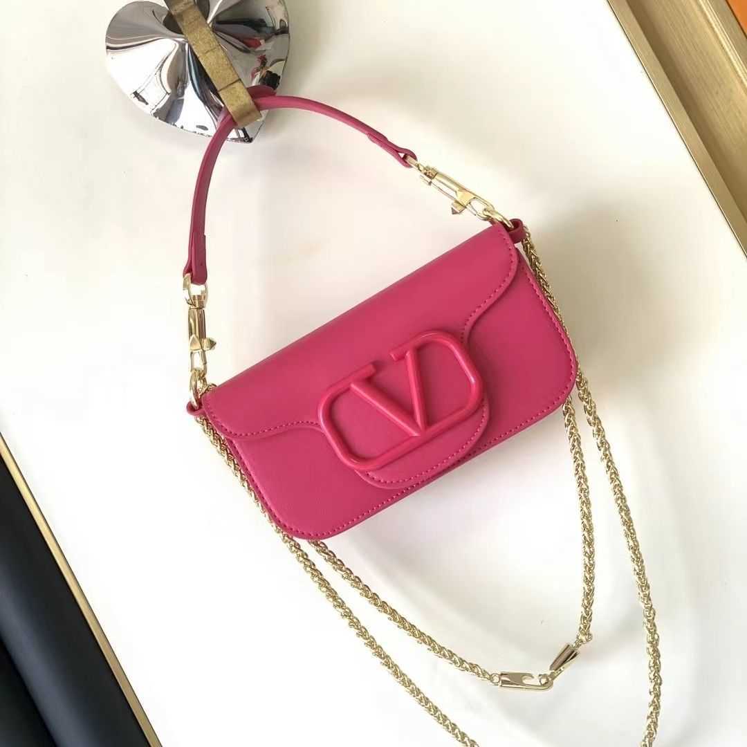Handbag Designer Valentiones Women Women's Cowhide Bags Luxurys Gold Chain Shoulder Crossbody Colorful Buckle Mini Underarm F472, Black small size 20cm in length
Handbag Designer Valentiones Women Women's Cowhide Bags Luxurys Gold Chain Shoulder Crossbody Colorful Buckle Mini Underarm F472, Black small size 20cm in length
