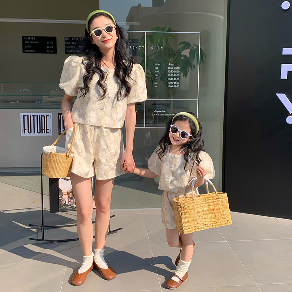 Family Matching Outfits Bear Leader Parent-child Outfit Summer High-end Mother Daughter Set Korean Version Girls Oil Painting Embroidery Set Kid Cloth