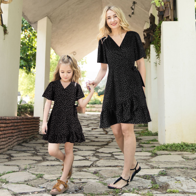 Family Matching Outfits Summer Polka Dot Parent-child Dress Short Sleeved Soft Polyester Dresses Women Dress Girl Birthday Skirt Family Matching Cloth