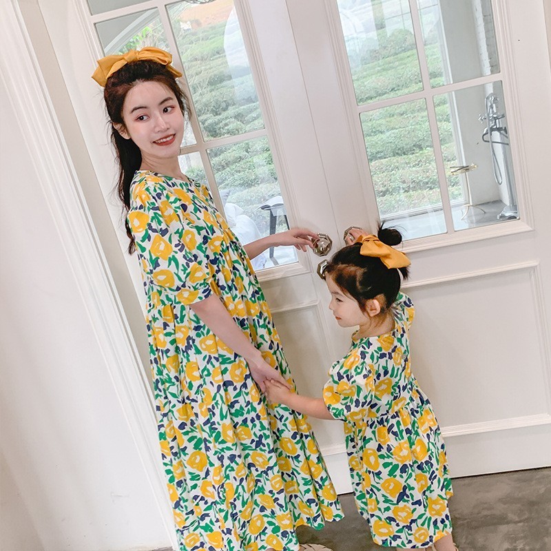 Family Matching Outfits Parent-child Dress Summer Dress Mother And Women Dress Floral Princess Foreign Style Long Skirt Girl Cotton Skirt 230506
