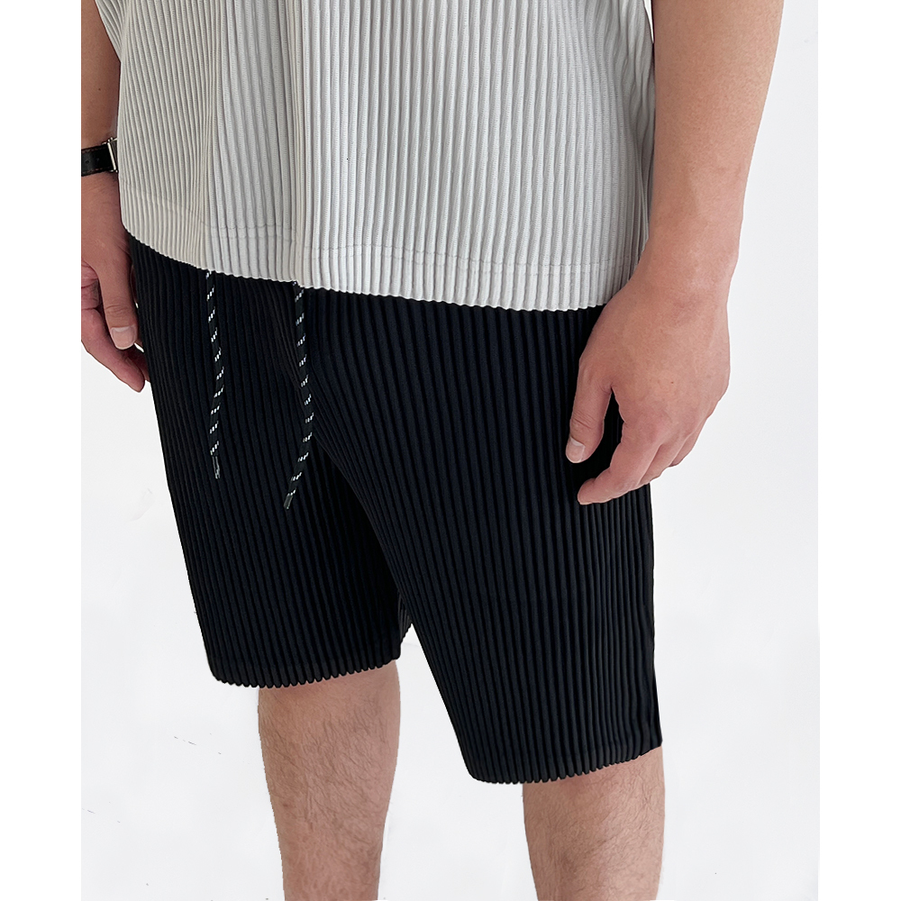 Men's Shorts Miyake Pleated Men Casual Shorts Summer Solid Color lastic Waist Tie Sports Knee Length Trend 230506