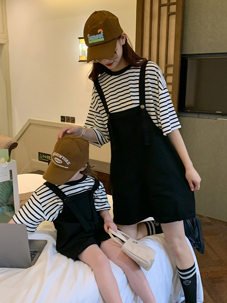 Family Matching Outfits Parent-child Striped Short-sleeved Overalls Two-piece Korean Version Mother-daughter Girl's Denim Suit 4-6y 230506