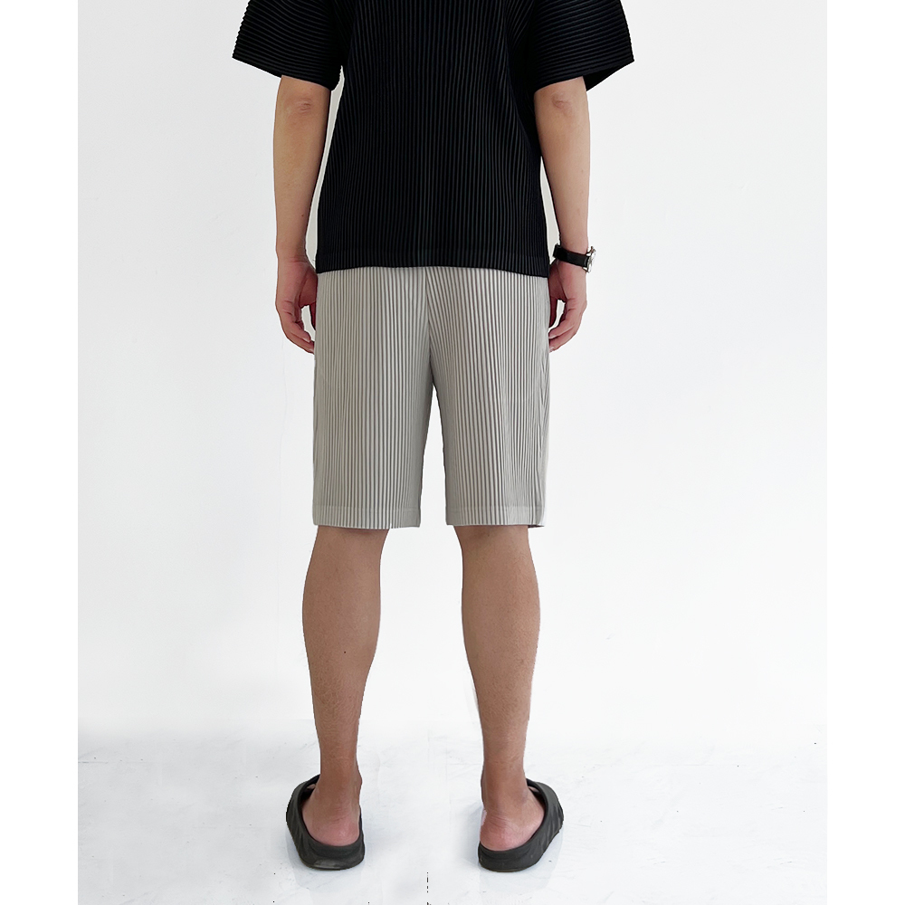 Men's Shorts Miyake Pleated Men Casual Shorts Summer Solid Color lastic Waist Tie Sports Knee Length Trend 230506