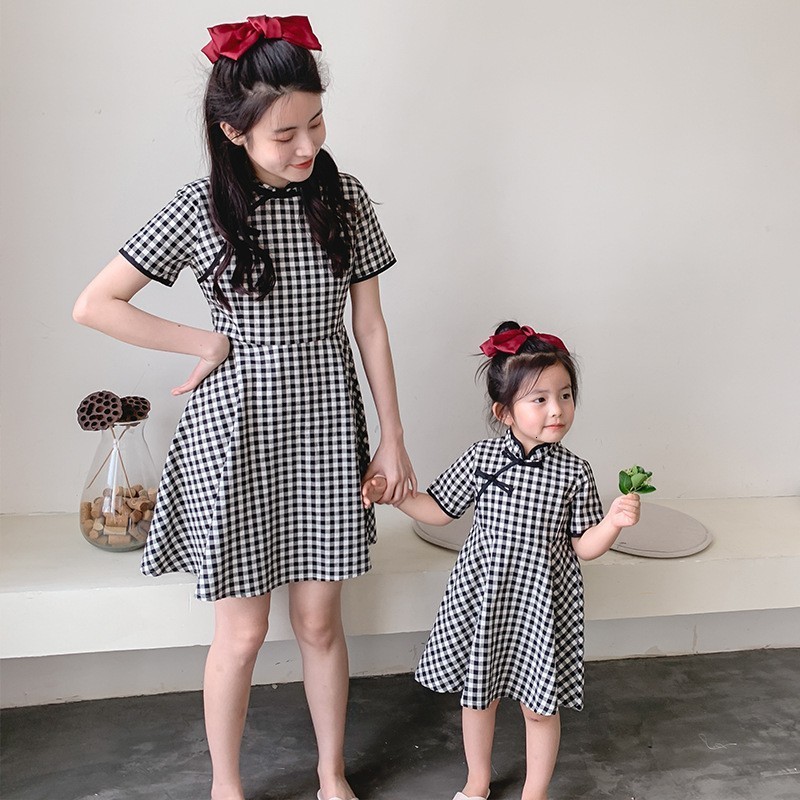 Family Matching Outfits Parent-child Summer Dress Mother And Daughter Plaid Cheongsam Dress Chinese Style Summer Net Red Suit 230506