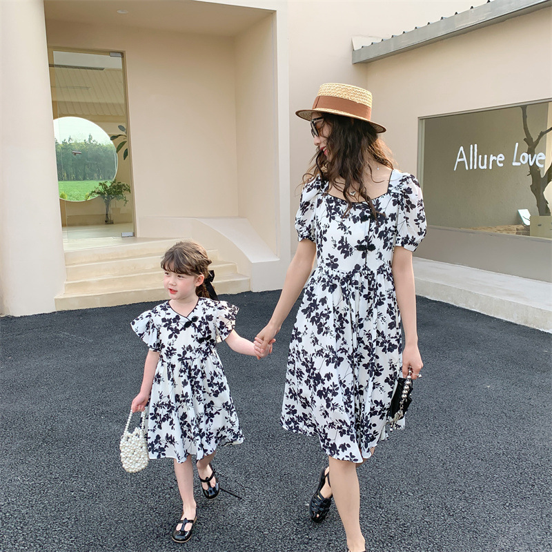 Family Matching Outfits High-end Parent-child Summer Dress Mother and Daughter Dress Korean Chiffon Skirt Girl Short-sleeved Floral Chiffon Skirt 2305