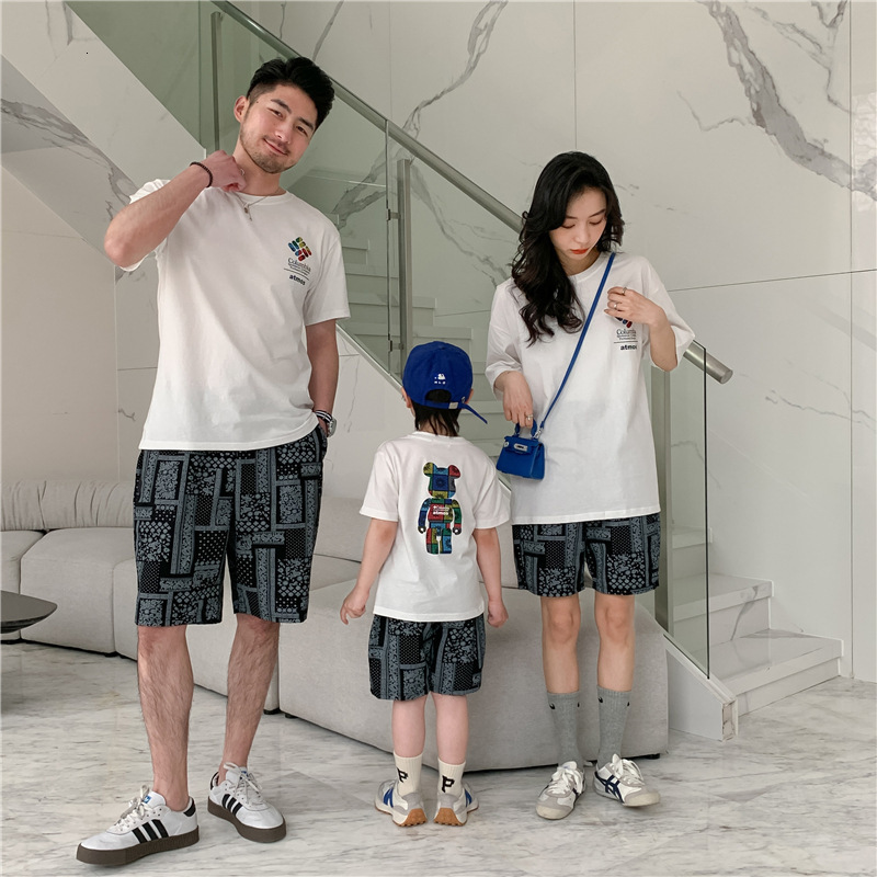 Family Matching Outfits Simple T-shirts for Families Parents and Children Carton Bear Printed Tees Summer Family Matching Outfits Kids Casual Wears 23