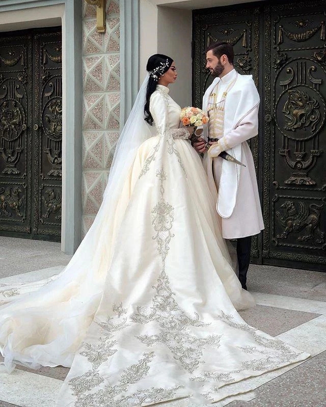 Princess Muslim Arabic Wedding Dresses With Long Sleeve Cape Lace Beaded Embroidery High Neck Caftan Kaftan Bridal Gown Vestido