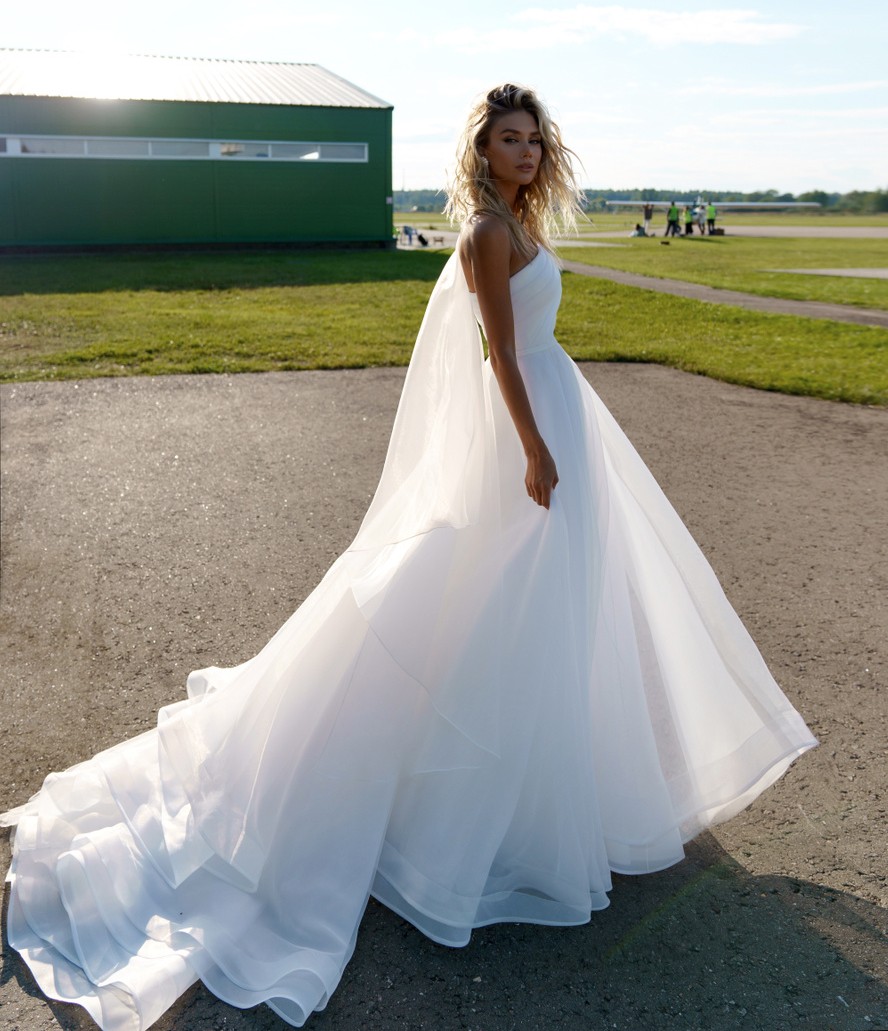 One Shoulder A Line Wedding Dress Sleeveless Pleat Floor Length Organza Bohemian Beach Bridal Gowns Vestidos De Novia Custom Made