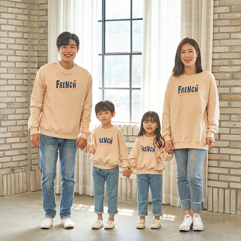 Family Matching Outfits Father And Son Family Clothing Long Sleeve Autumn Baby Tops Mom Daughter Equal Clothes Parent-Child Matching Hooded Sweatshirt