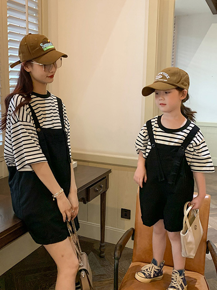 Family Matching Outfits Parent-child Striped Short-sleeved Overalls Two-piece Korean Version Mother-daughter Girl's Denim Suit 4-6y 230506