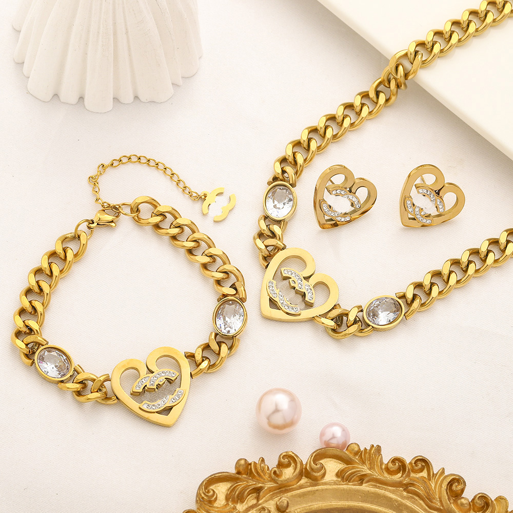 New Heart Diamond Earrings Gold Plated Earrings Spring Fashion Ear Stud Family Couple Birthday Gift Earrings Designer Luxury Stainless Steel Jewelry Wholesale
New Heart Diamond Earrings Gold Plated Earrings Spring Fashion Ear Stud Family Couple Birthday Gift Earrings Designer Luxury Stainless Steel Jewelry Wholesale