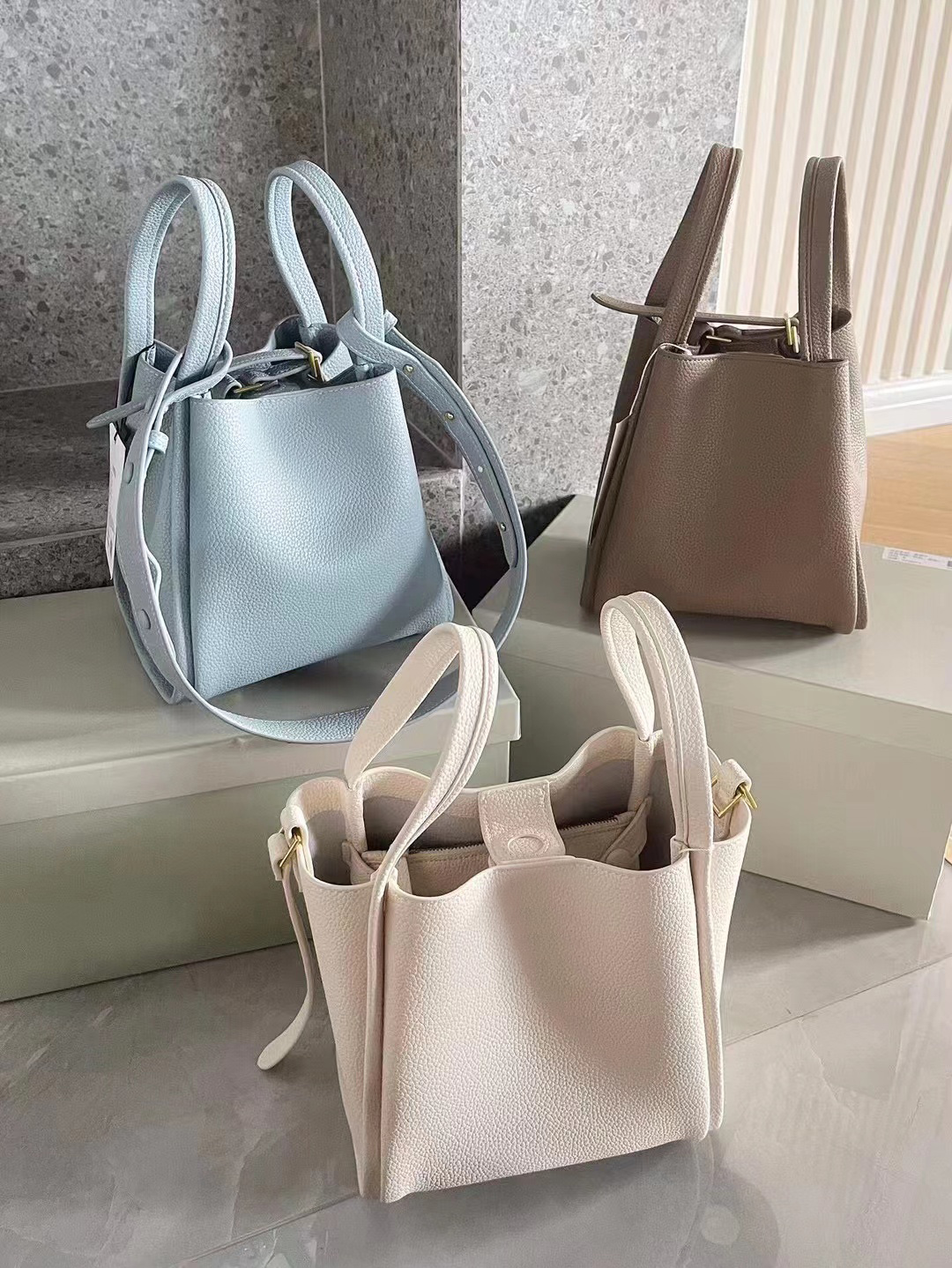 Fashions Bucket bags Songmont medium small LARGE Shopping Totes Evening Bags women's large capacity portable oblique cross basket Bag
Fashions Bucket bags Songmont medium small LARGE Shopping Totes Evening Bags women's large capacity portable oblique cross basket Bag
