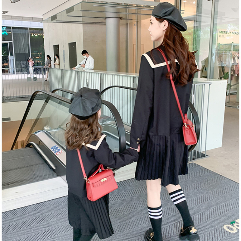 Family Matching Outfits Parent-child Suit Preppy Style Mommy and Daughter Matching Clothes Pleated Skirt Girls Sets Family Matching Outfits 230506