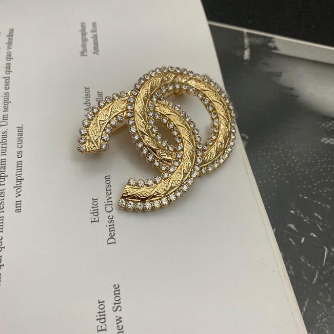 High Quality Designer Pearl Brooches Fashion Unisex Letter Brooche Sweater Suit Brought Pin Clothing Jewelry Accessories 20style