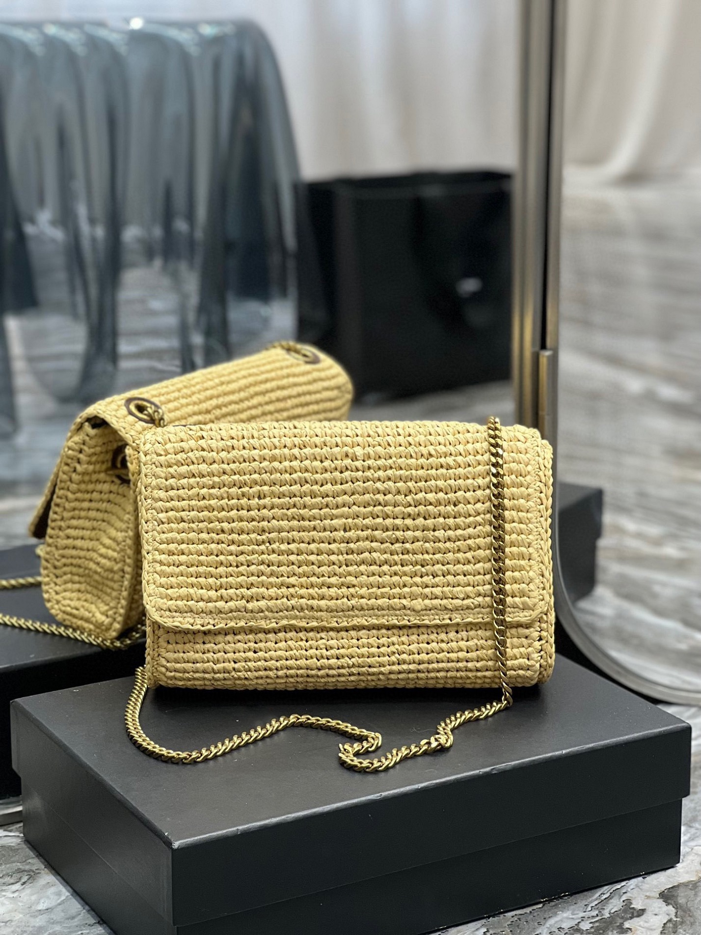 7A Niki Top Quality Designer Compiled Lafite Grass Combination Leather Flow Bag Women Grass Bag Luxury Shoulder Straddle Chain Bag Positive and negative use
7A Niki Top Quality Designer Compiled Lafite Grass Combination Leather Flow Bag Women Grass Bag Luxury Shoulder Straddle Chain Bag Positive and negative use