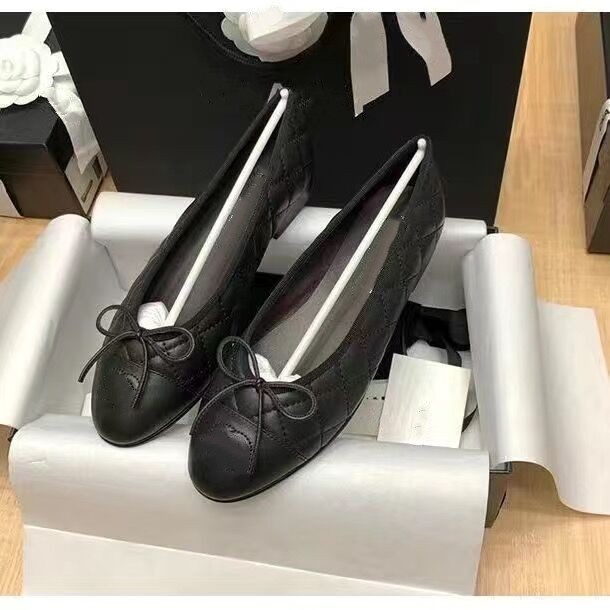 leather designers luxury Dress Shoes loafers women's casual laid-back classic soles comfortable trainers Super Fisherman fashion set of mouth with flat size 35-42
leather designers luxury Dress Shoes loafers women's casual laid-back classic soles comfortable trainers Super Fisherman fashion set of mouth with flat size 35-42