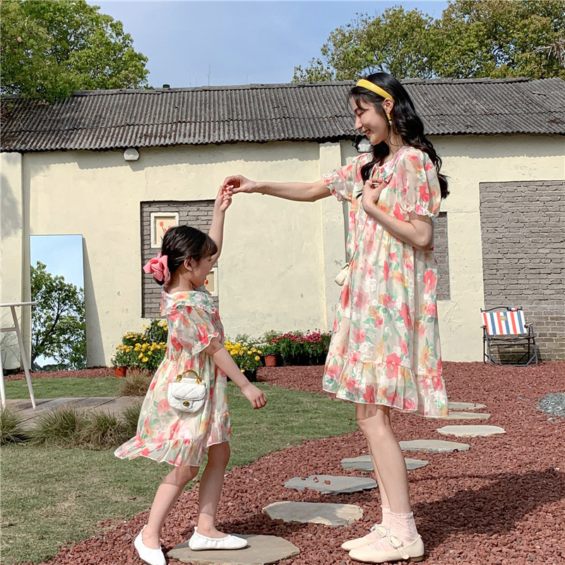 Family Matching Outfits Mom And Daughter Dresses Parent-Child Matching Floral Pattern Dress Korean Summer Women And Baby Girls Clothing Dress Robe 230