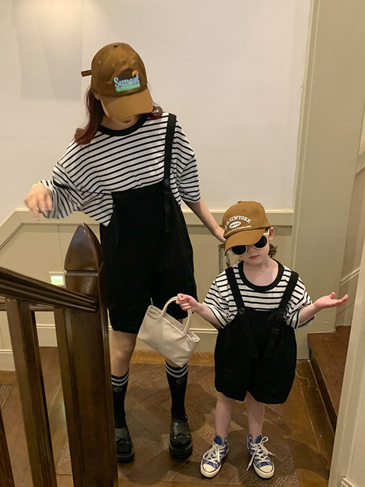 Family Matching Outfits Parent-child Striped Short-sleeved Overalls Two-piece Korean Version Mother-daughter Girl's Denim Suit 4-6y 230506
