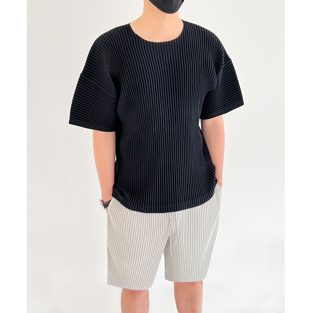 Men's Shorts Miyake Pleated Men Casual Shorts Summer Solid Color lastic Waist Tie Sports Knee Length Trend 230506