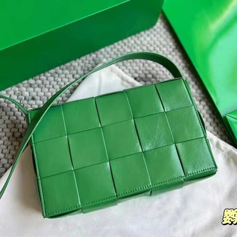 Women's Oil Bottegas Bag Designer Bags Venetas 2023 Grid Wax Cassettes Leather Color Woven Style Crossbody Handheld Green Caramel 05me, Grey9
Women's Oil Bottegas Bag Designer Bags Venetas 2023 Grid Wax Cassettes Leather Color Woven Style Crossbody Handheld Green Caramel 05me, Grey9