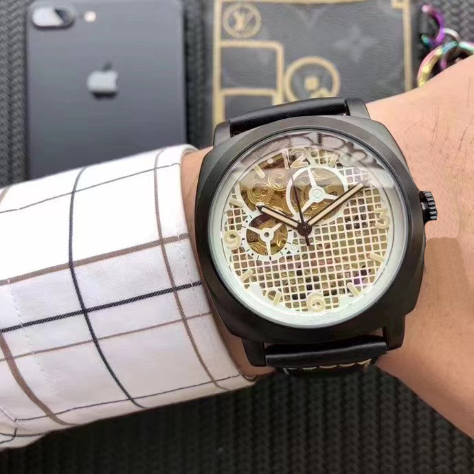 New Luxury Fashion 3-Pin Mechanical Explosion Elegant Men's Watch Fully Automatic Mechanical Movement Mineral Crystal Mirror, Sapphire crystal
New Luxury Fashion 3-Pin Mechanical Explosion Elegant Men's Watch Fully Automatic Mechanical Movement Mineral Crystal Mirror, Sapphire crystal