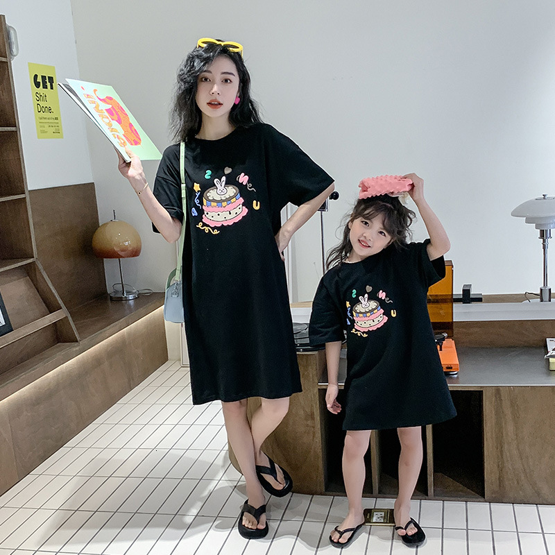Family Matching Outfits Loose Short Sleeve Parent-child Dress Summer Mid Length Casual Cake Long T Foreigner Women's Dress 230506